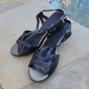 Aravon by new balance Serena AAO02BK Black Sandleather upper sandals sz10